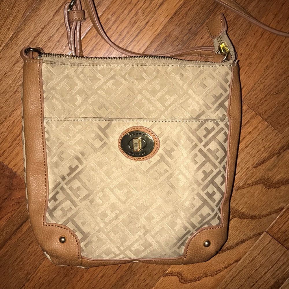 Pre Loved Tommy Hilfiger Crossbody 💓